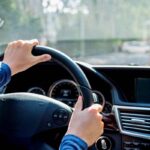 il modo in cui tieni il volante rivela tutto su di te